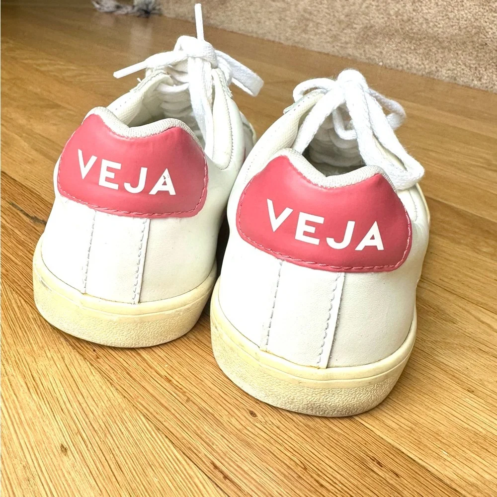 Veja Explanat White Sneakers with Pink logo